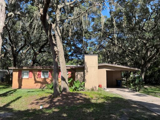 Island Charm on the North End – 5 Minutes to the Beach & Historic Downtown!