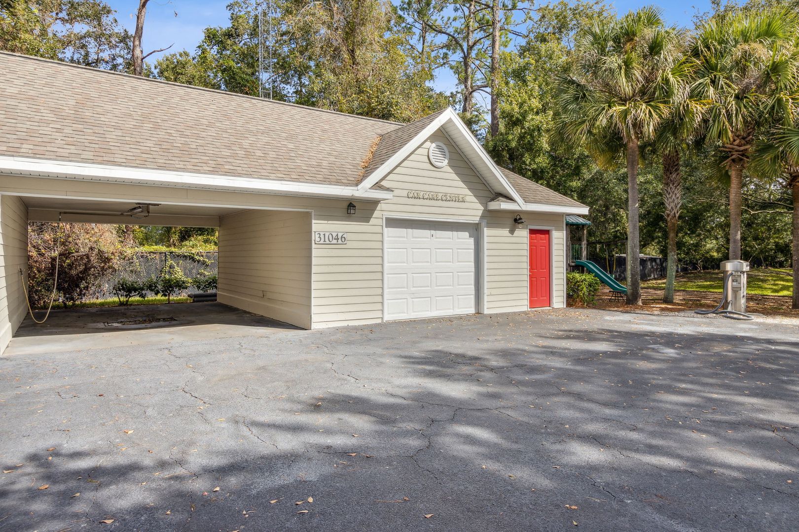 Parking at Amelia Lakes 215