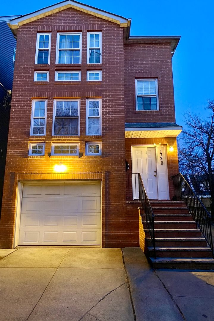 Newark Apartment: 172 Seymour Ave