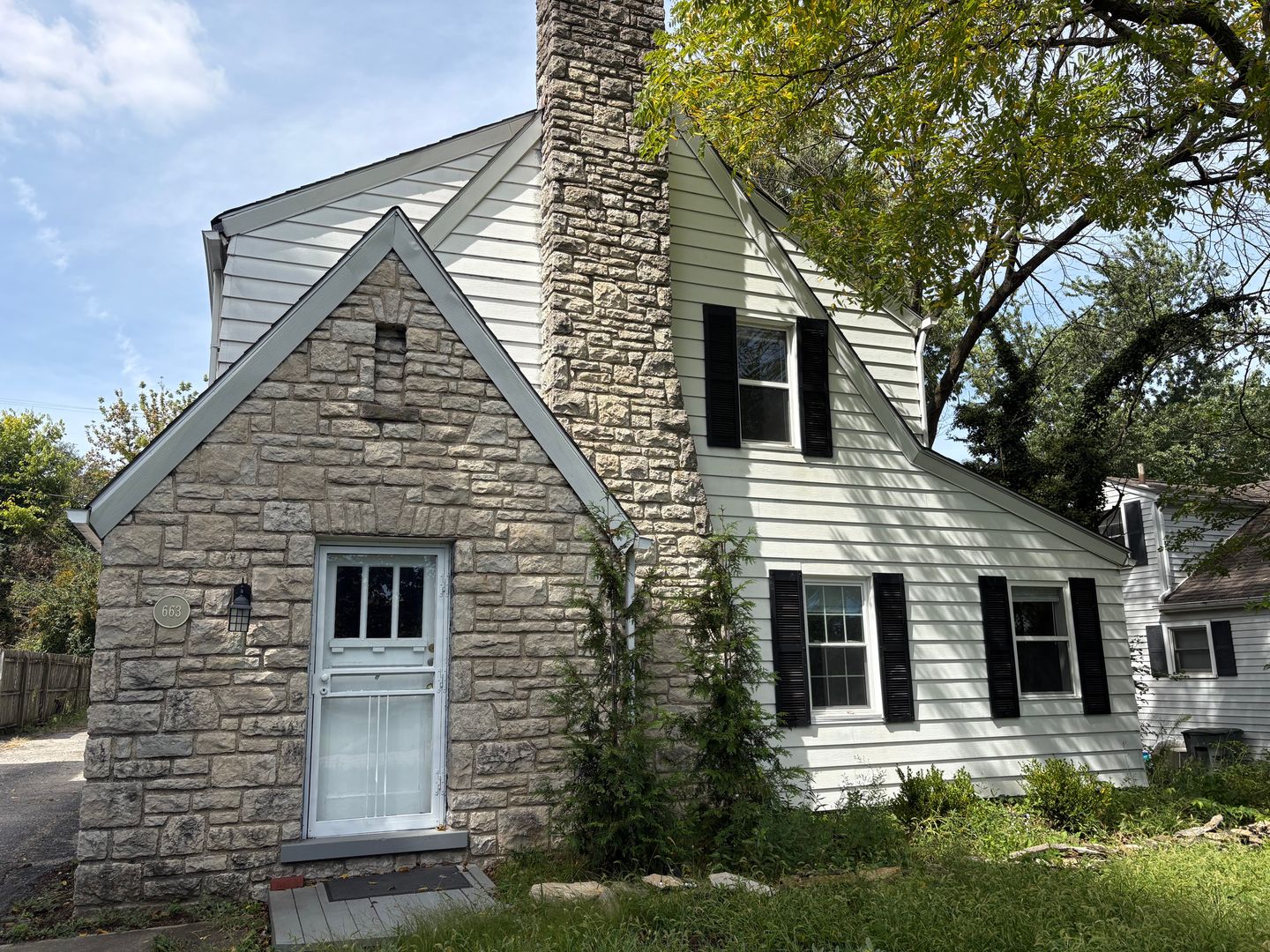 Columbus House: 663 Eastmoor Blvd