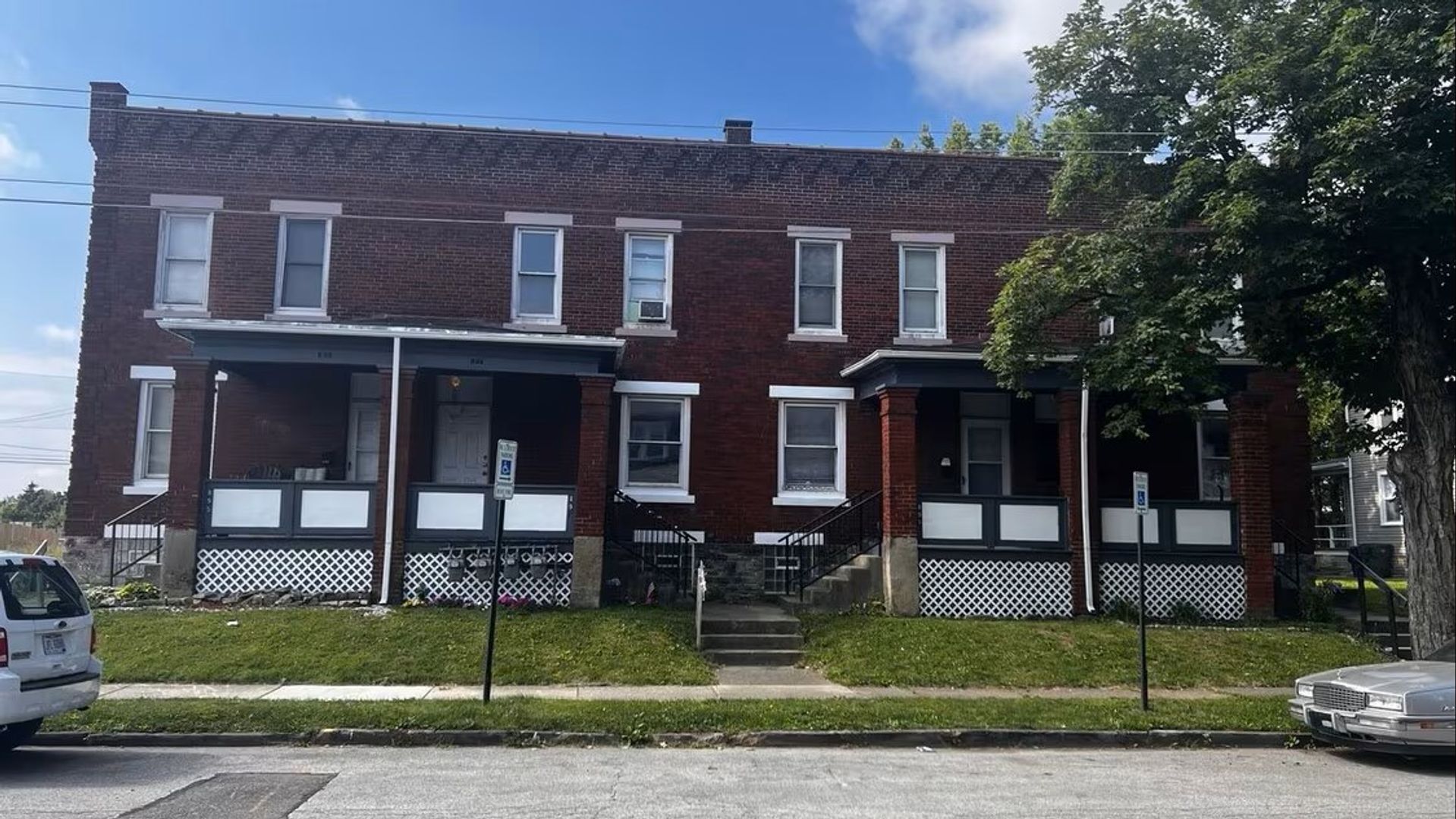 Columbus Apartment: 889-895 East Fulton Street