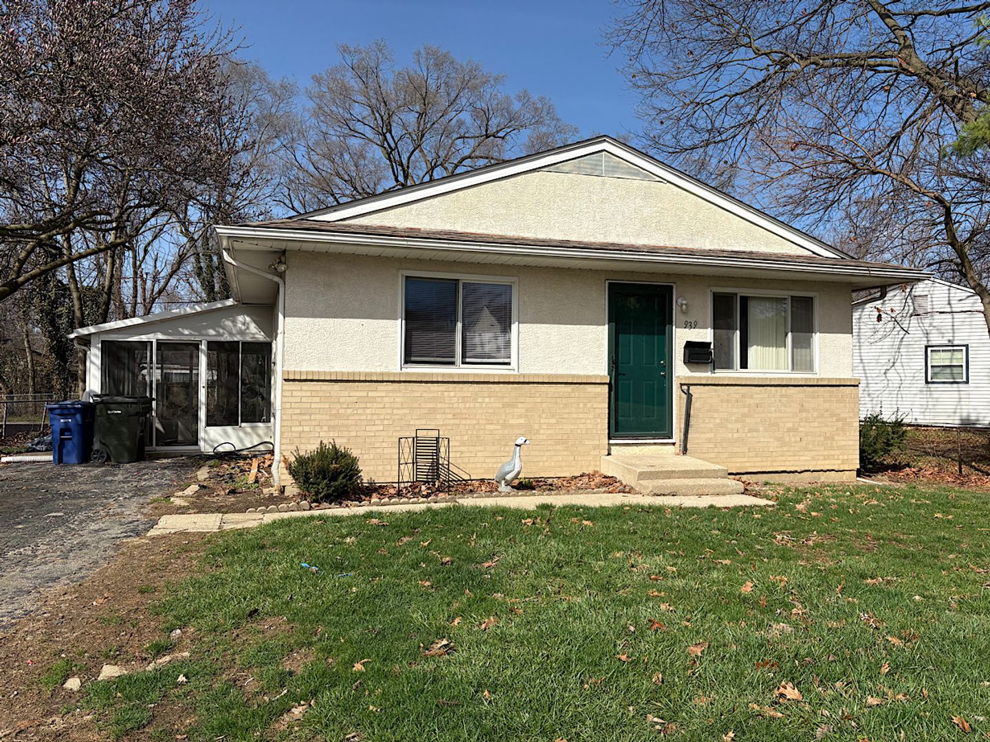 Columbus House: 939 S Waverly Street