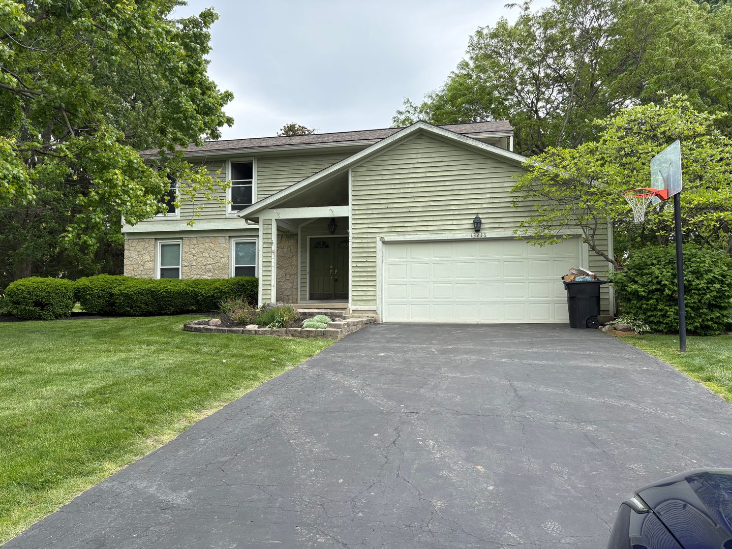 Pickerington House: 13236 E Crosset Hill Dr