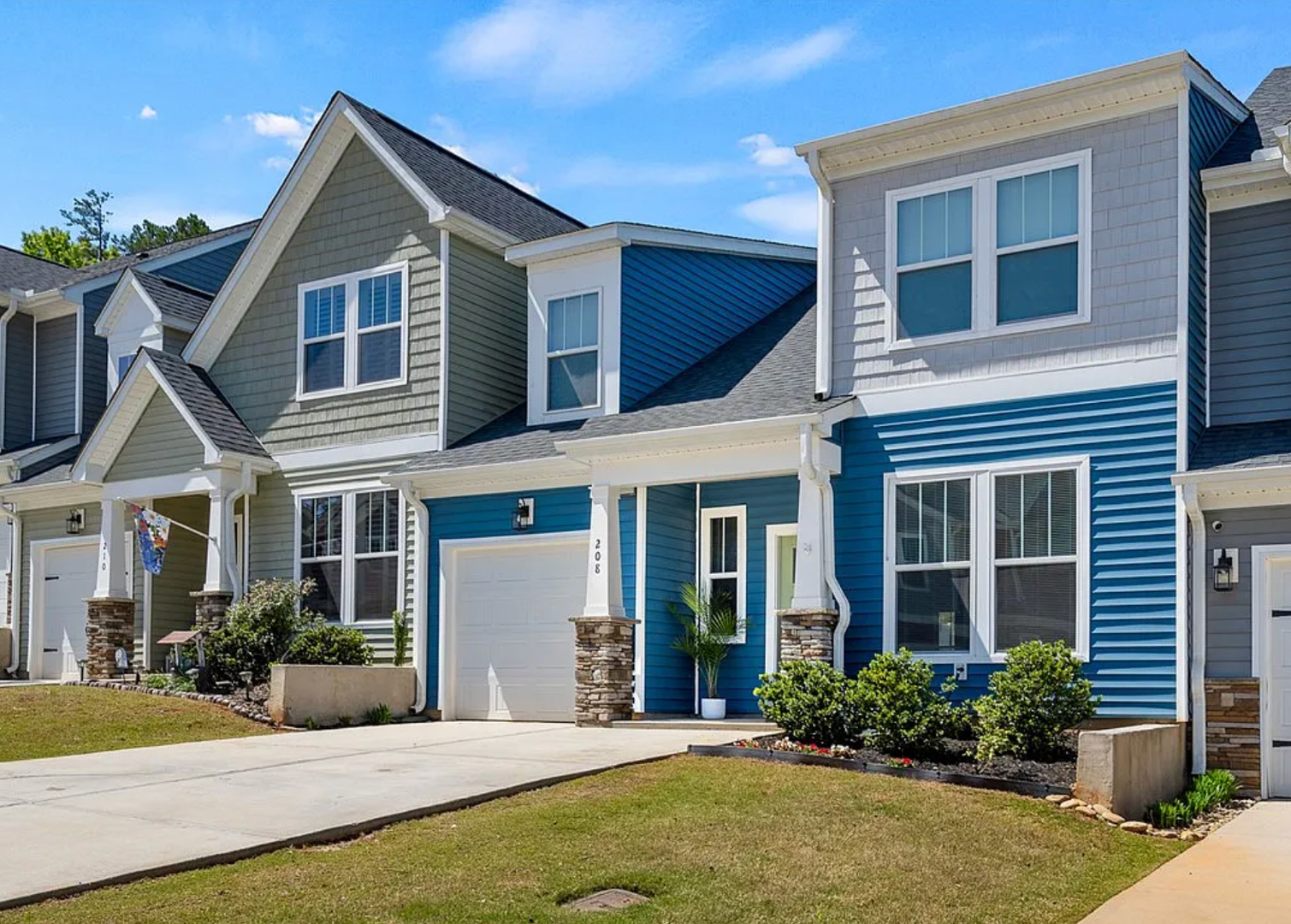Easley House: 208 Rosecroft Drive