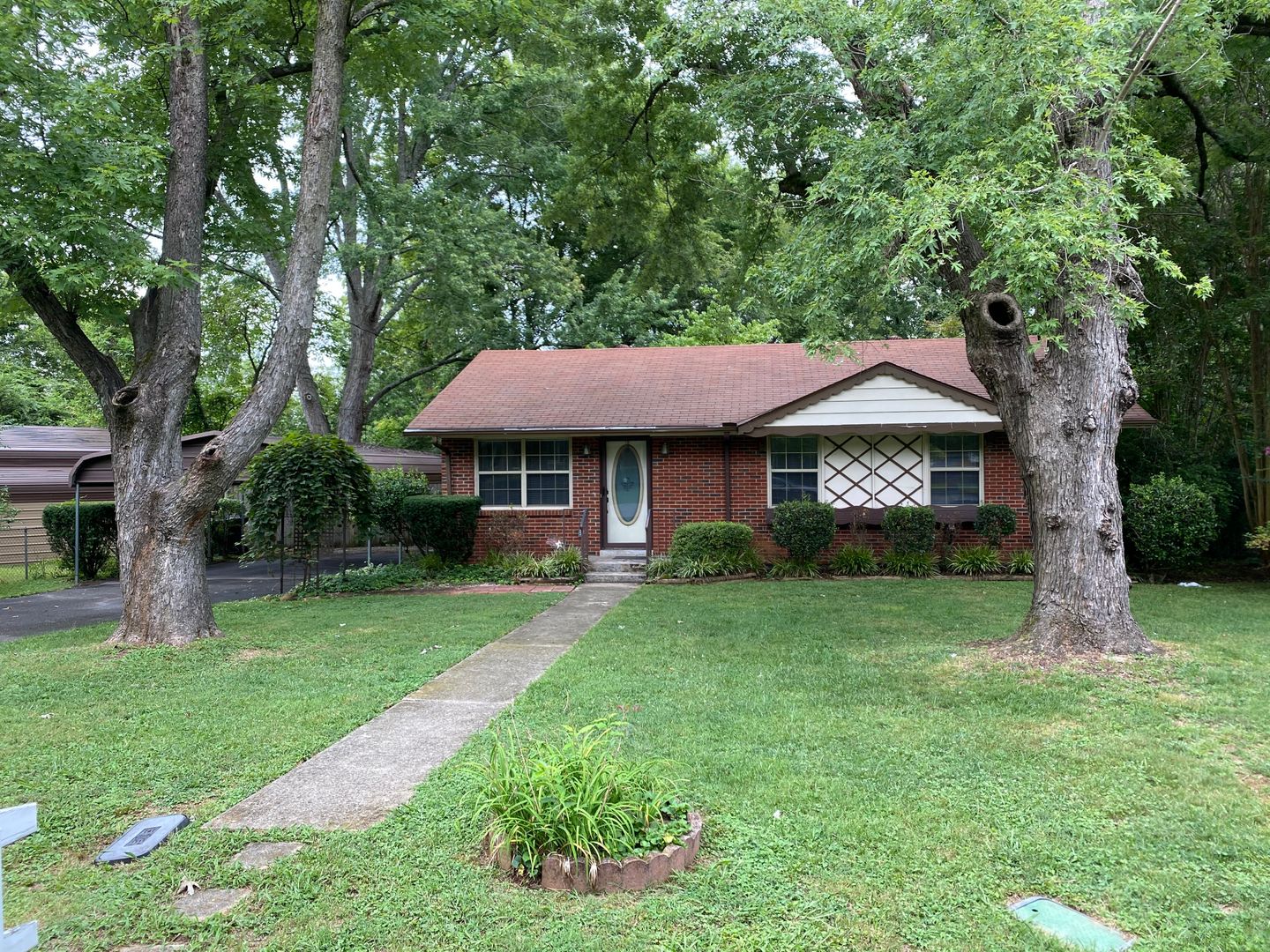 Murfreesboro House: 1307 Gentry Terrace