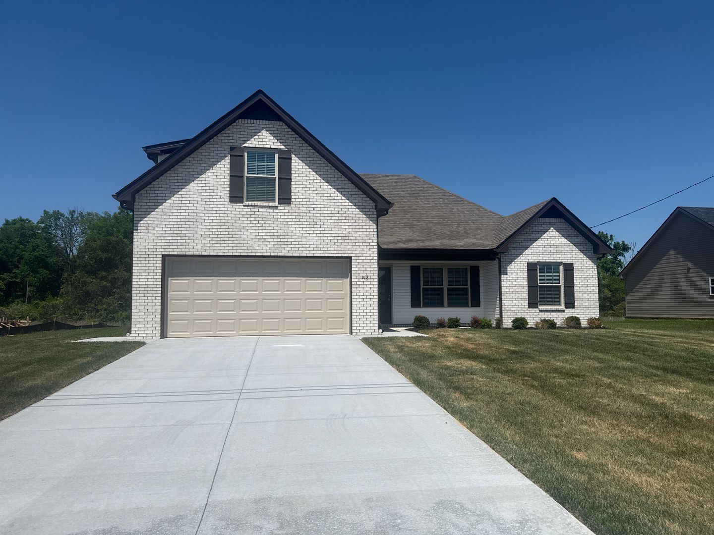 Shelbyville House: 118 Hidden Cir