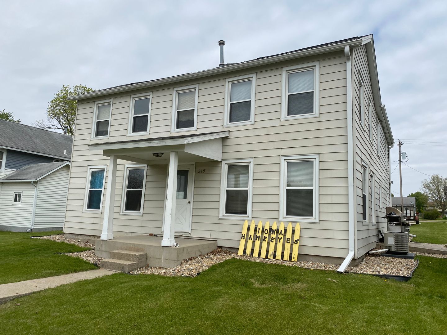 Wilton Apartment: 215 E 5th St