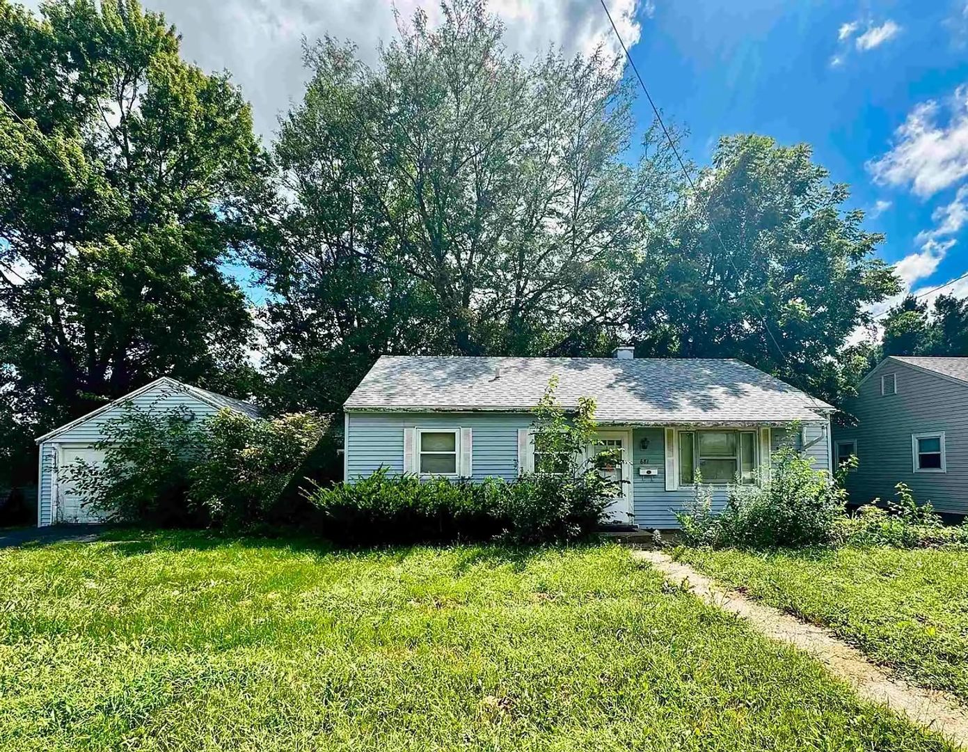 Cozy 2-Bedroom Home In a Peaceful Neighborhood!