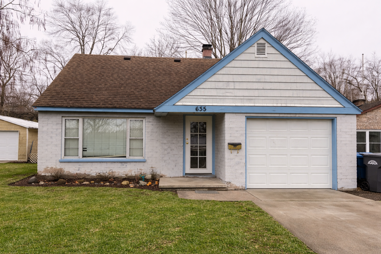 Clinton House: 635 8th Ave S