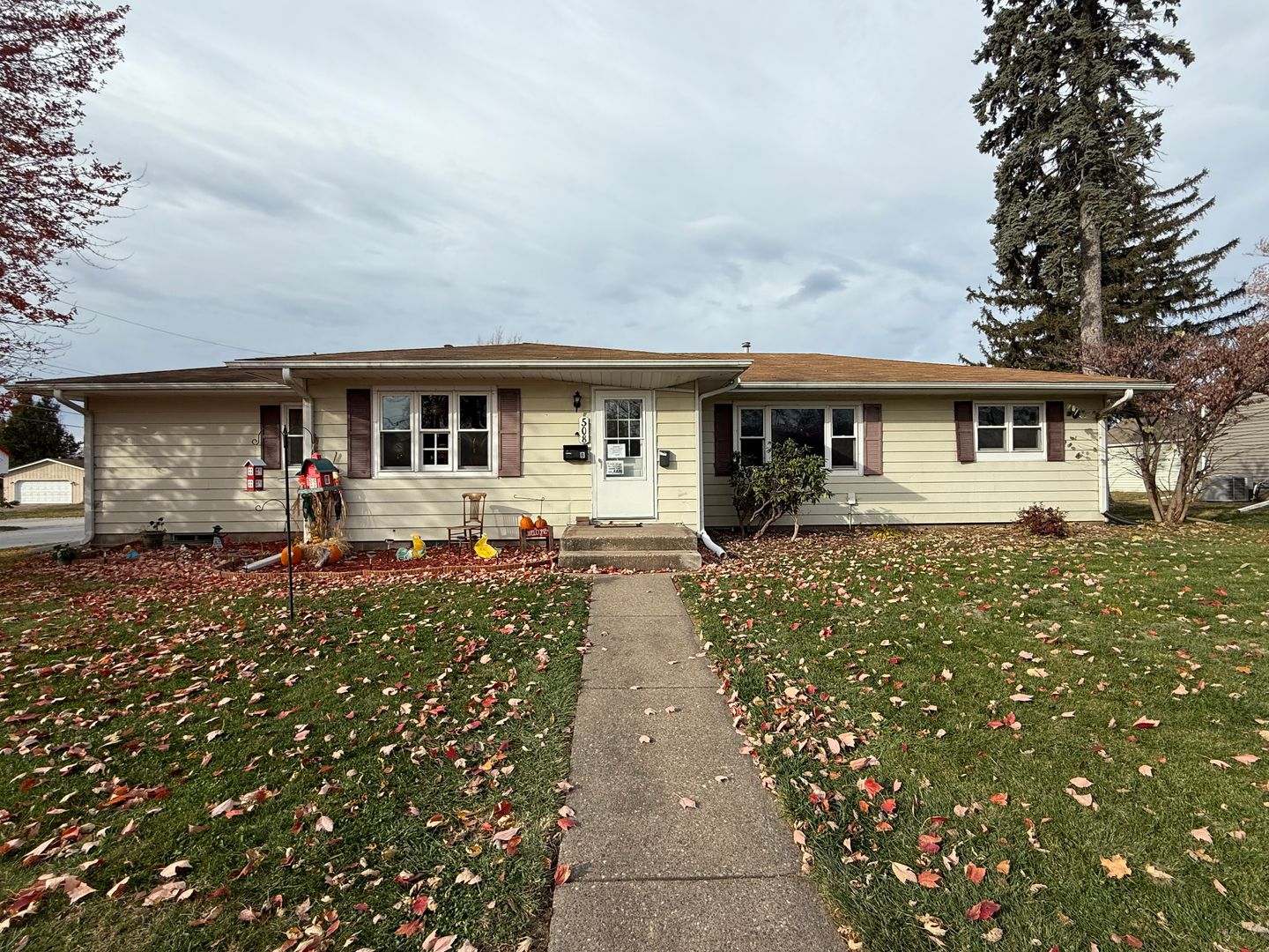 Silvis Apartment: 508 12th St A