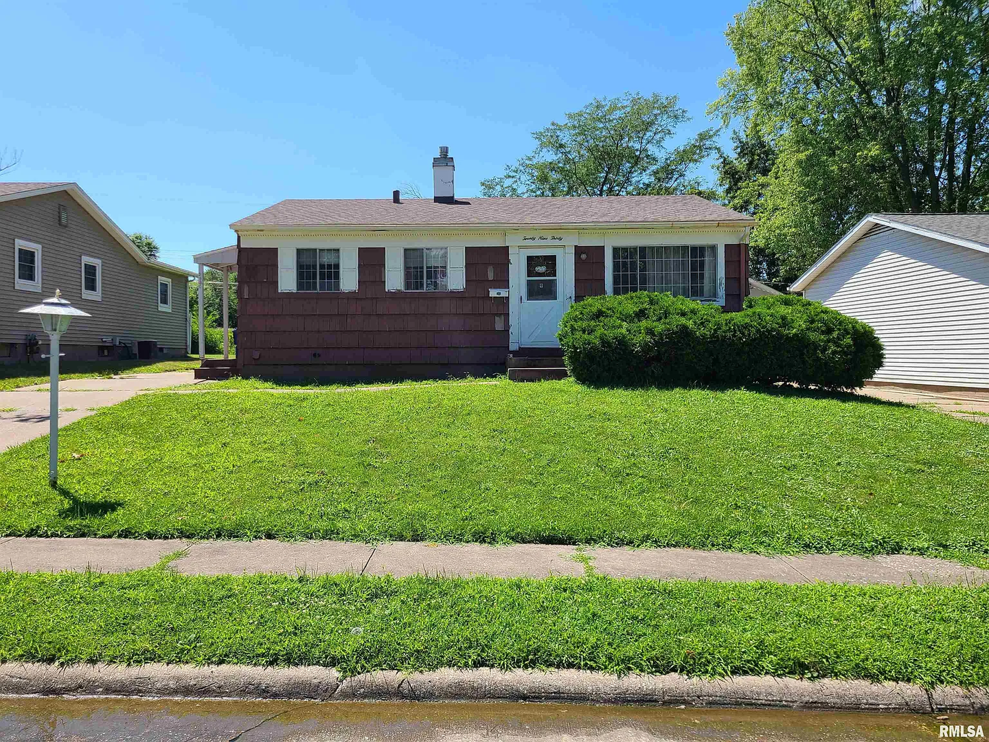 Davenport House: 2930 N Lincoln Ave