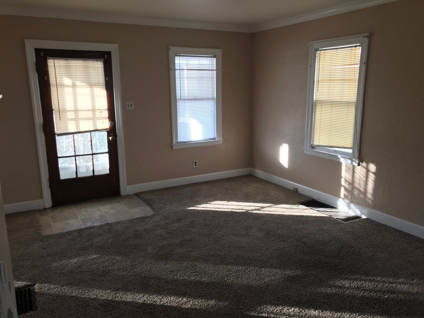 Rossford House: 323 Hillview Dr