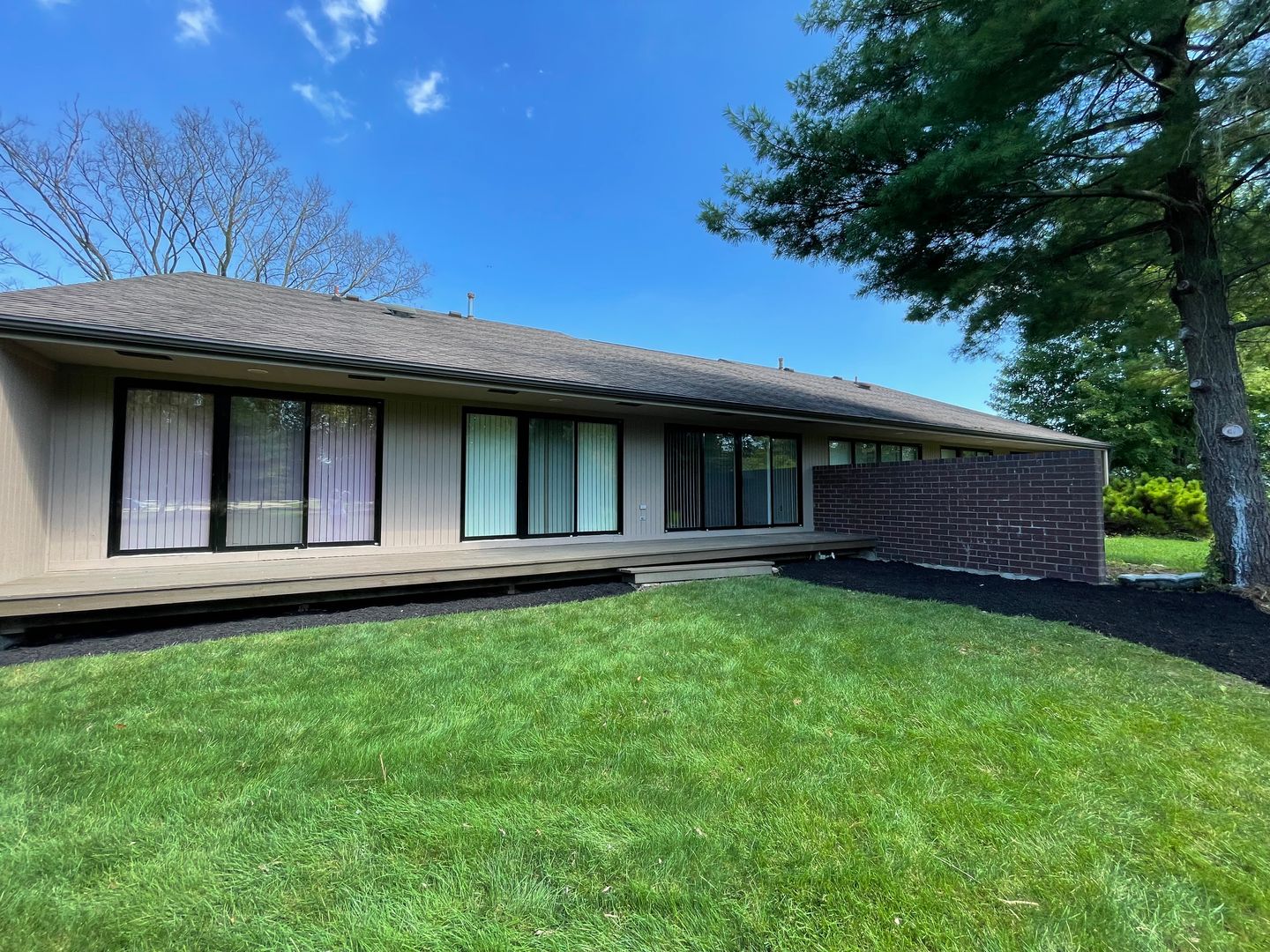 Perrysburg House: 870 East Boundary St