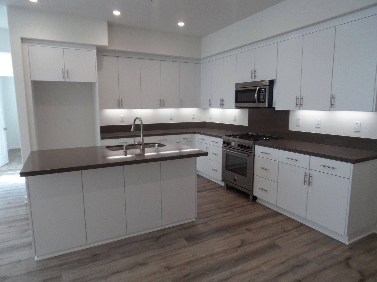 Irvine Condo: 122 Leafy Twig