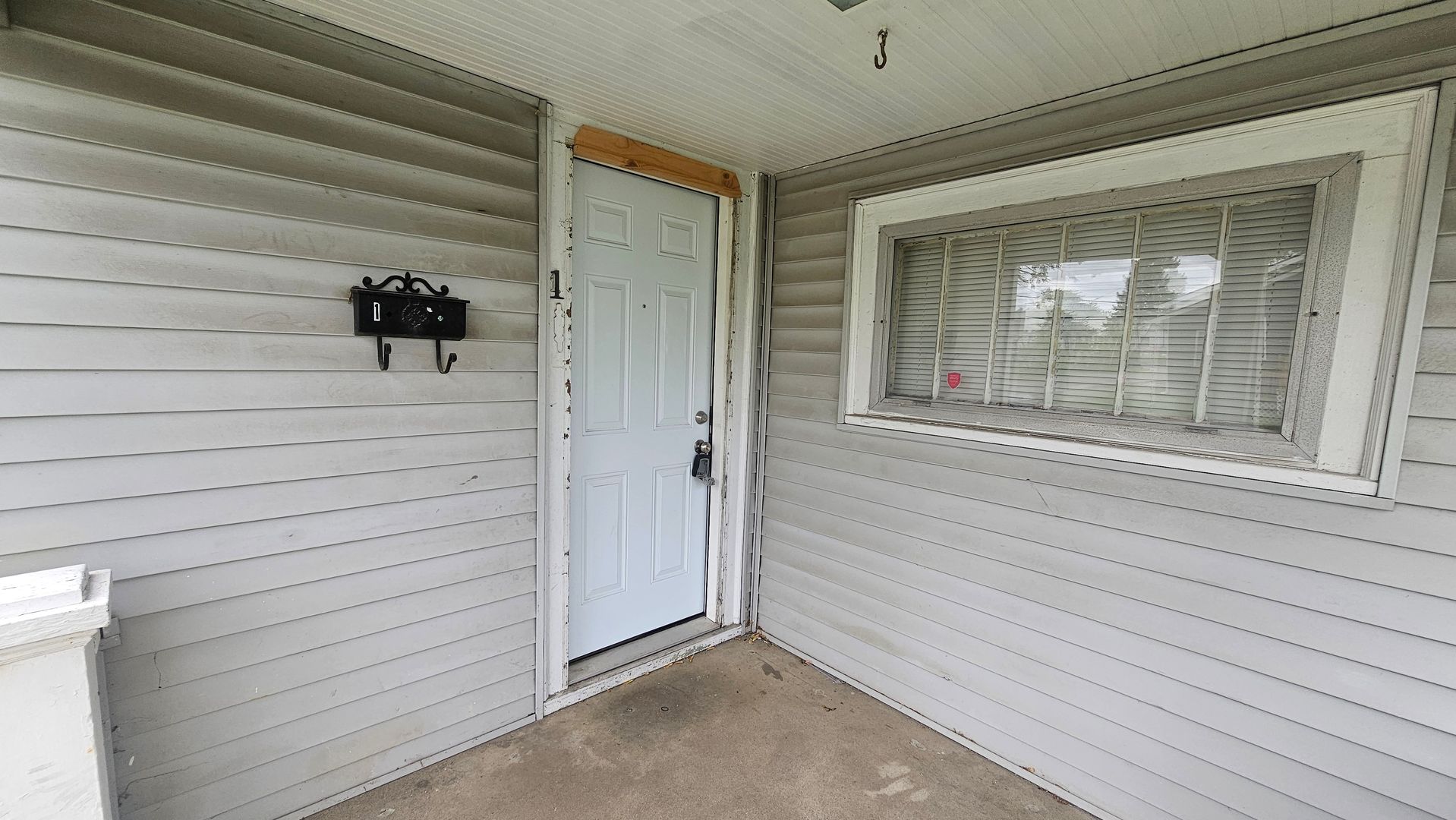 Anderson Apartment: 2519 Delaware Street