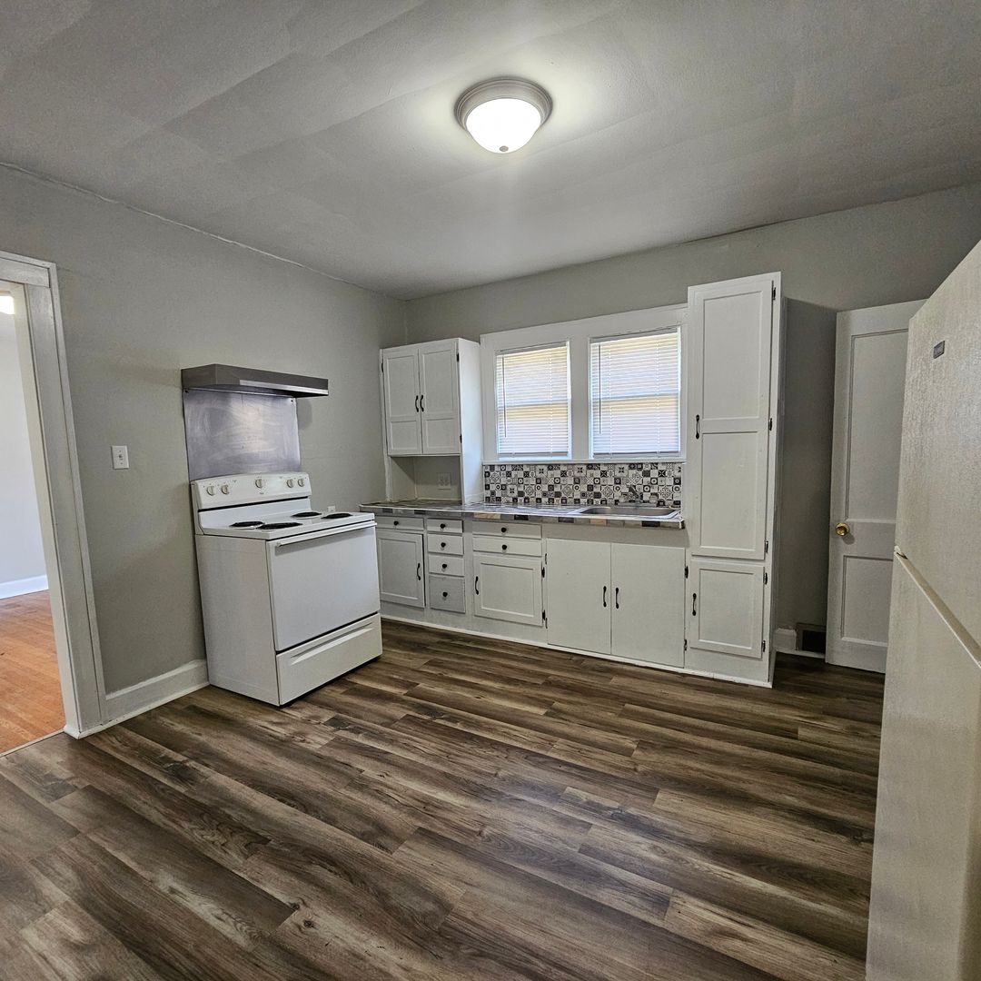 Anderson Apartment: 1223 East 10th Street