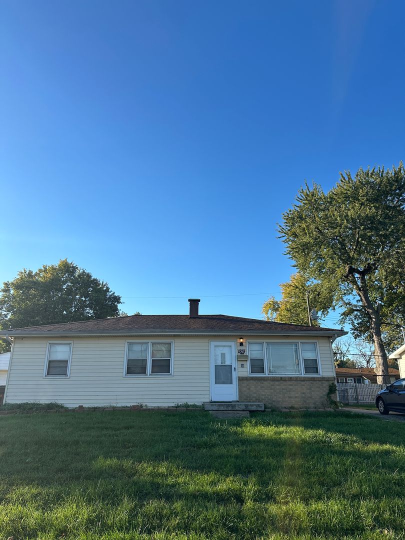 Indianapolis House: 1819 E Perry St