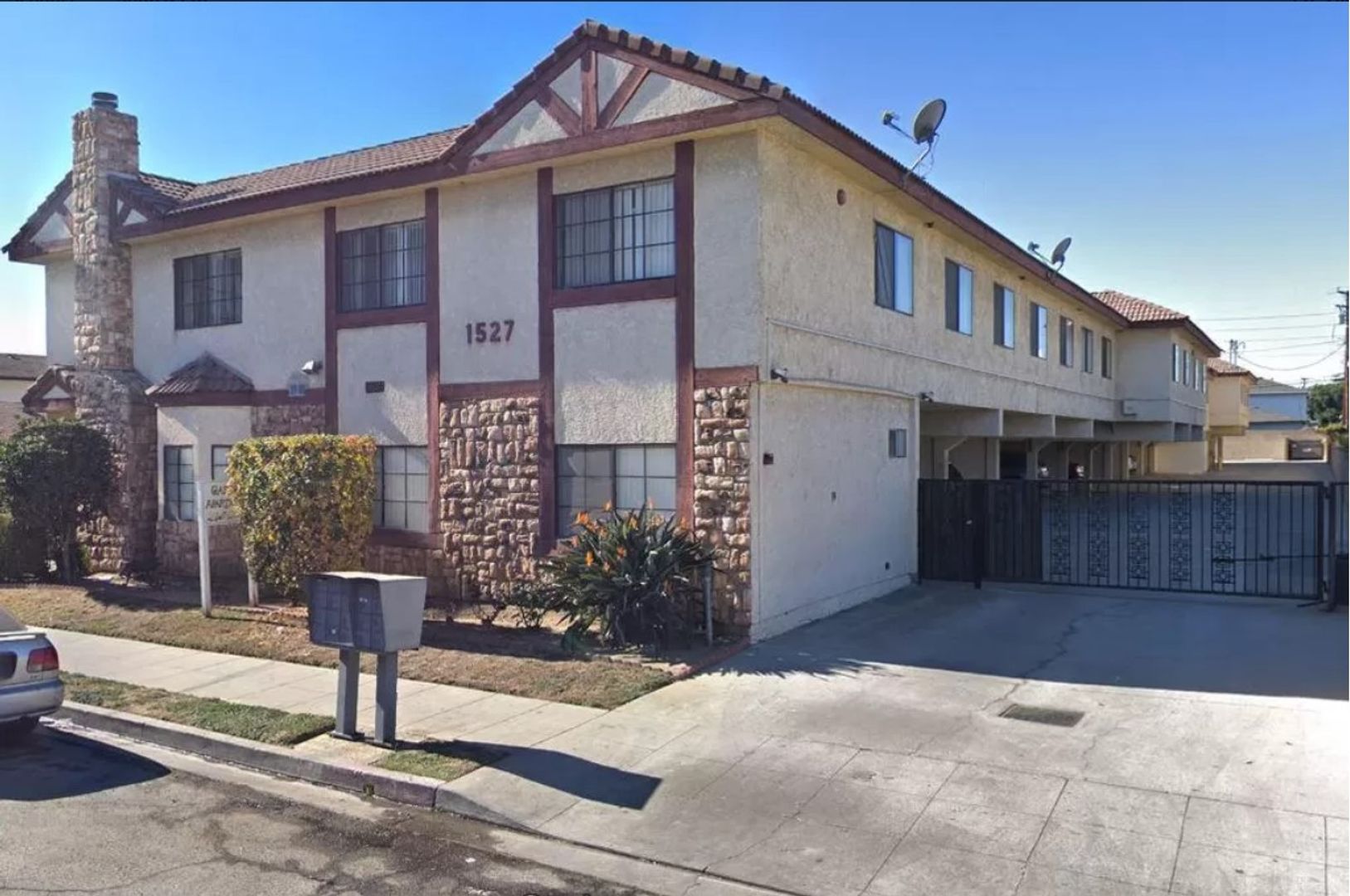 San Gabriel Apartment: 1527 Palm Ave