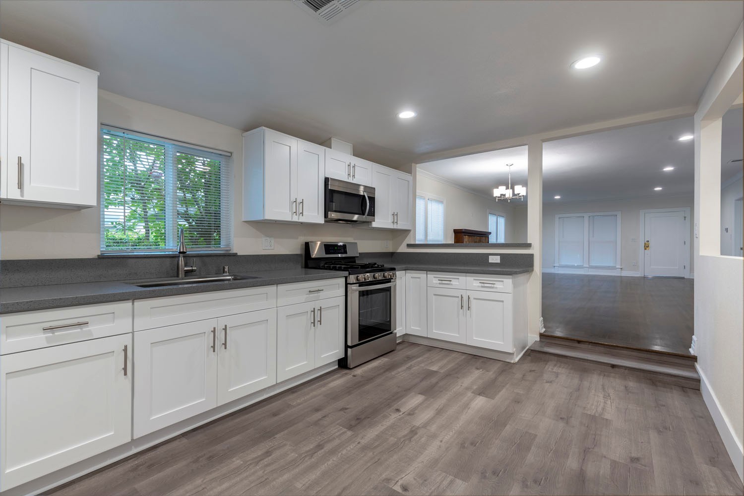 Alhambra House: 912 N Stoneman Ave