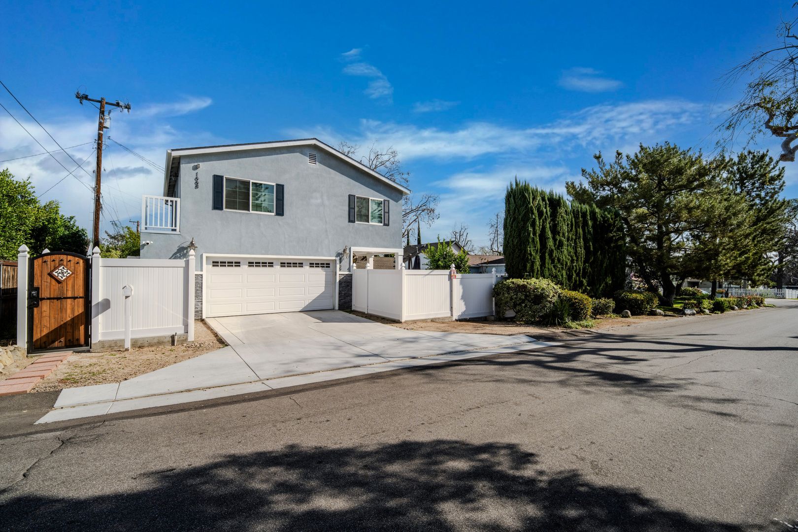 Pasadena House: 1668 Belford Ave