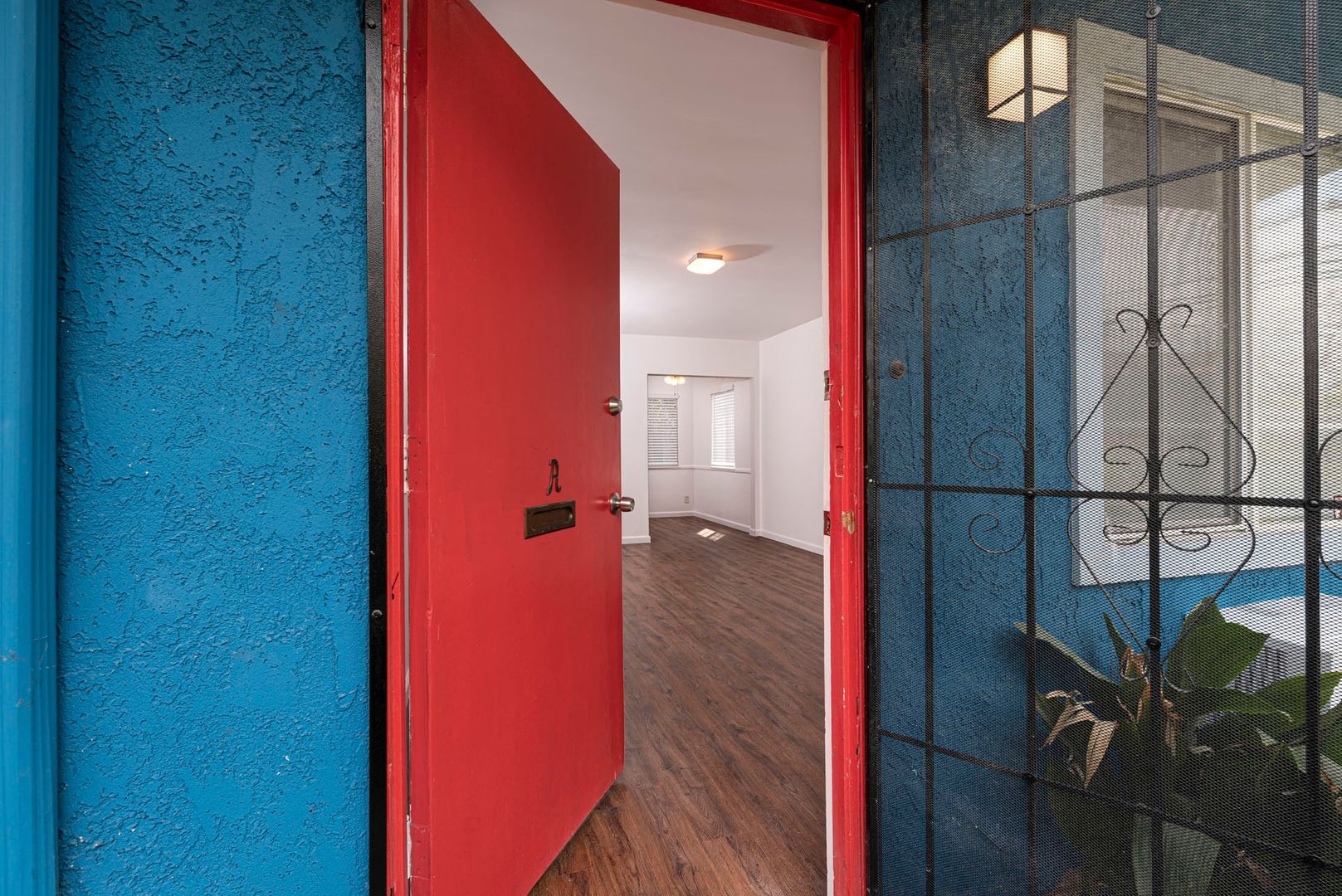 Monrovia Apartment: 818 Mayflower Ave