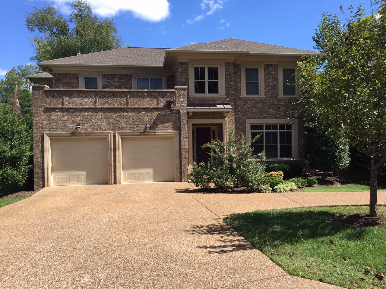 Nashville House: 320 Leonard Ave