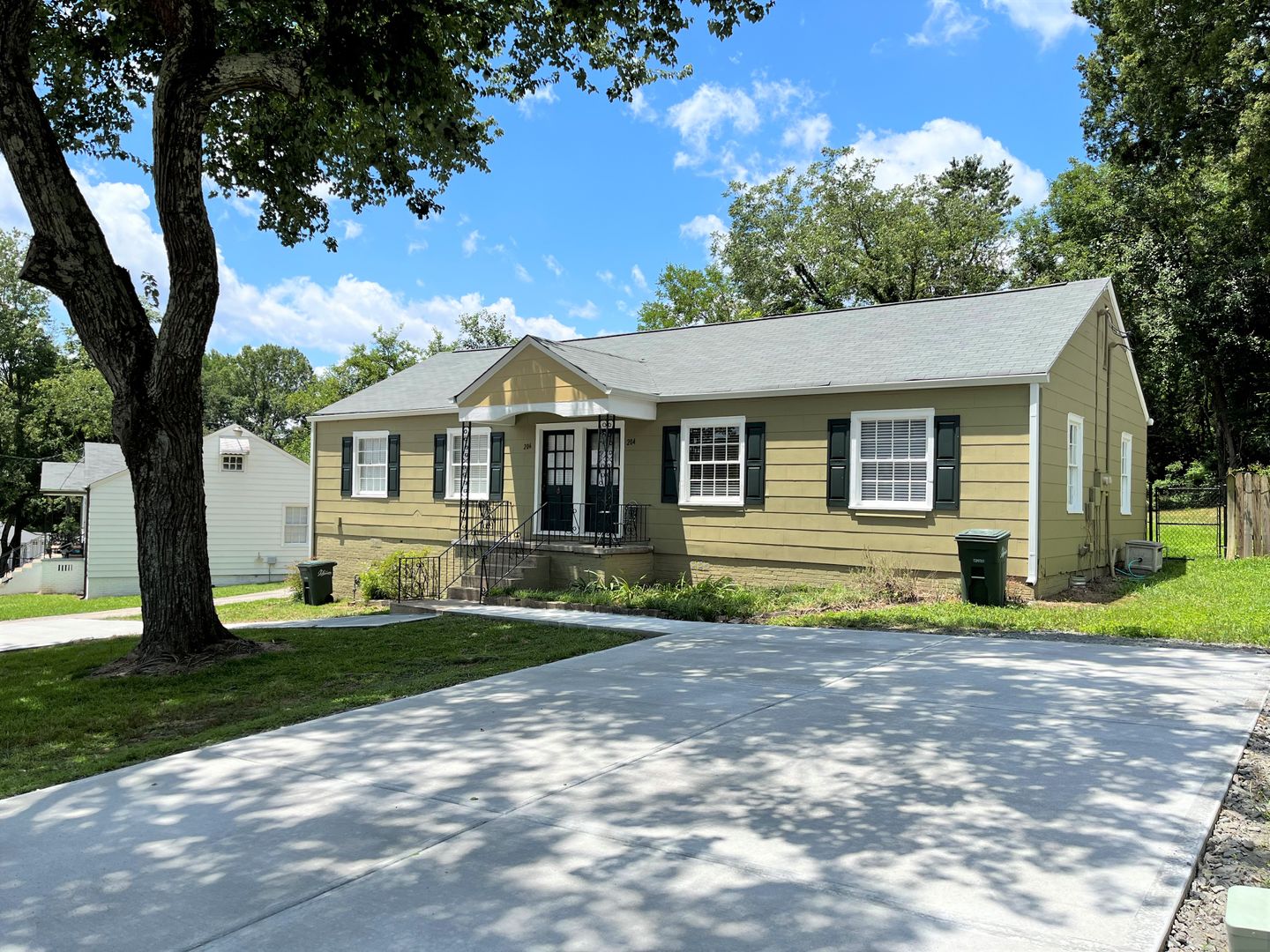 Marietta Apartment: 204 Lakewood Drive