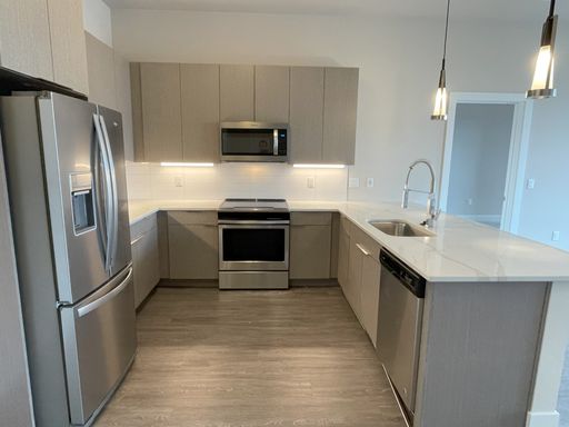 321 Jefferson 2-Bedroom/2-Bath B4 - East views – photo 1