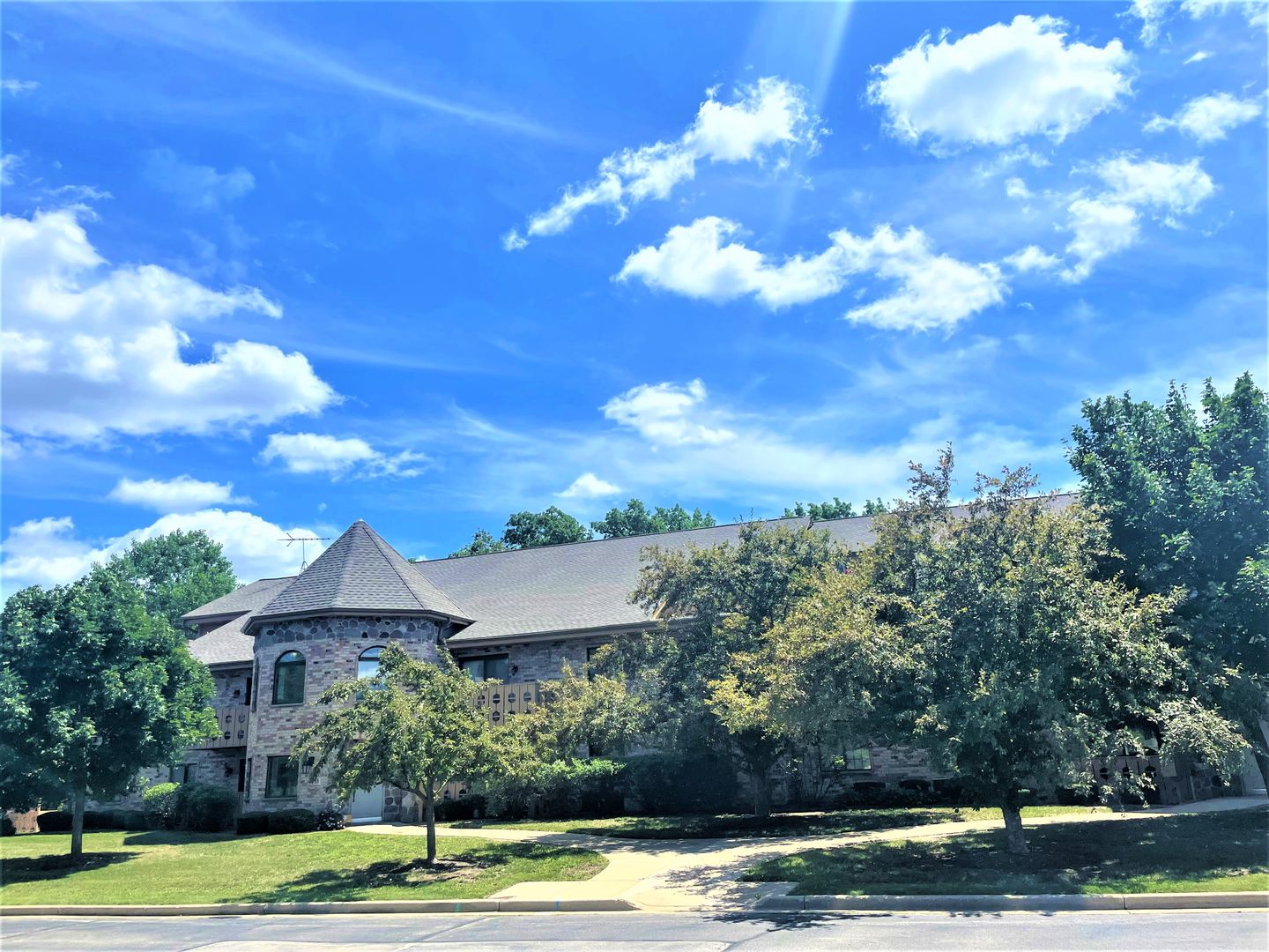 Franklin Apartment: 6801-6865 South 68th Street