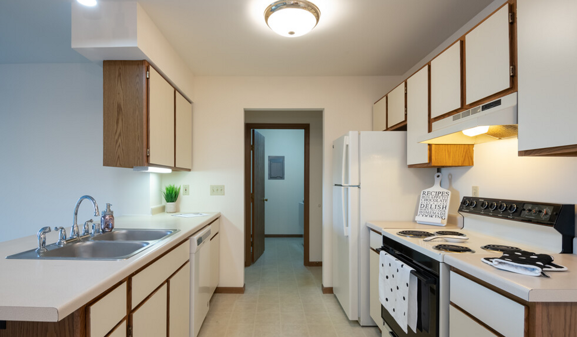 Menomonee Falls Apartment: N91 W16995-W17155 Apple Tree Court