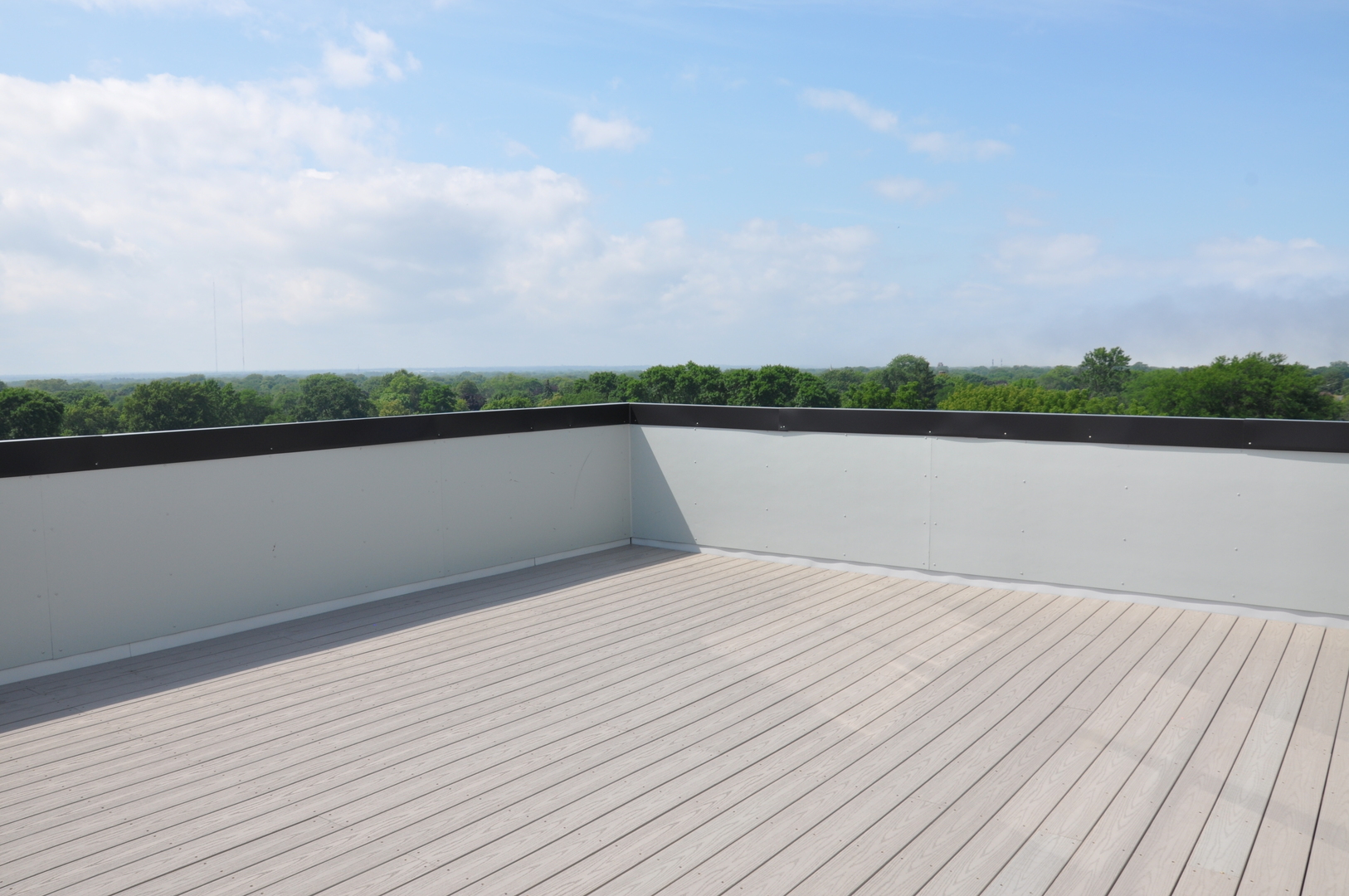 Milwaukee Apartment: 4175 North Oakland Avenue