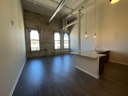 Cream City Lofts - 1 bedroom / 1 bath – photo 1