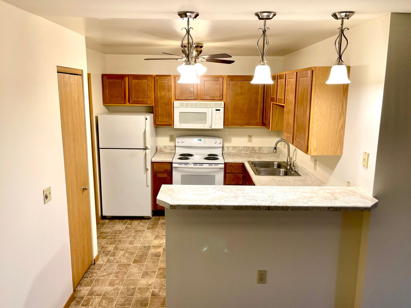 Waukesha Apartment: 2600 -  2610 Fielding Lane