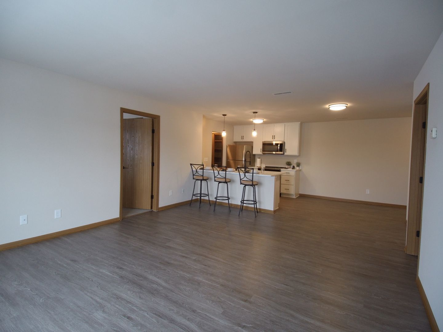 Menomonee Falls Apartment: N91 W16995-W17155 Apple Tree Court