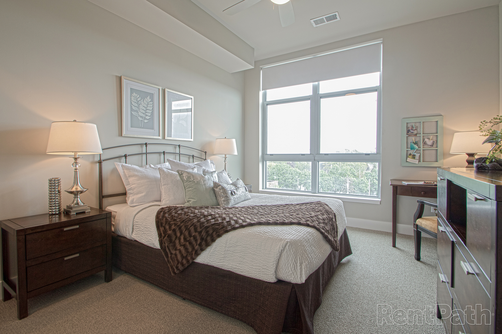 Milwaukee Apartment: 4175 North Oakland Avenue