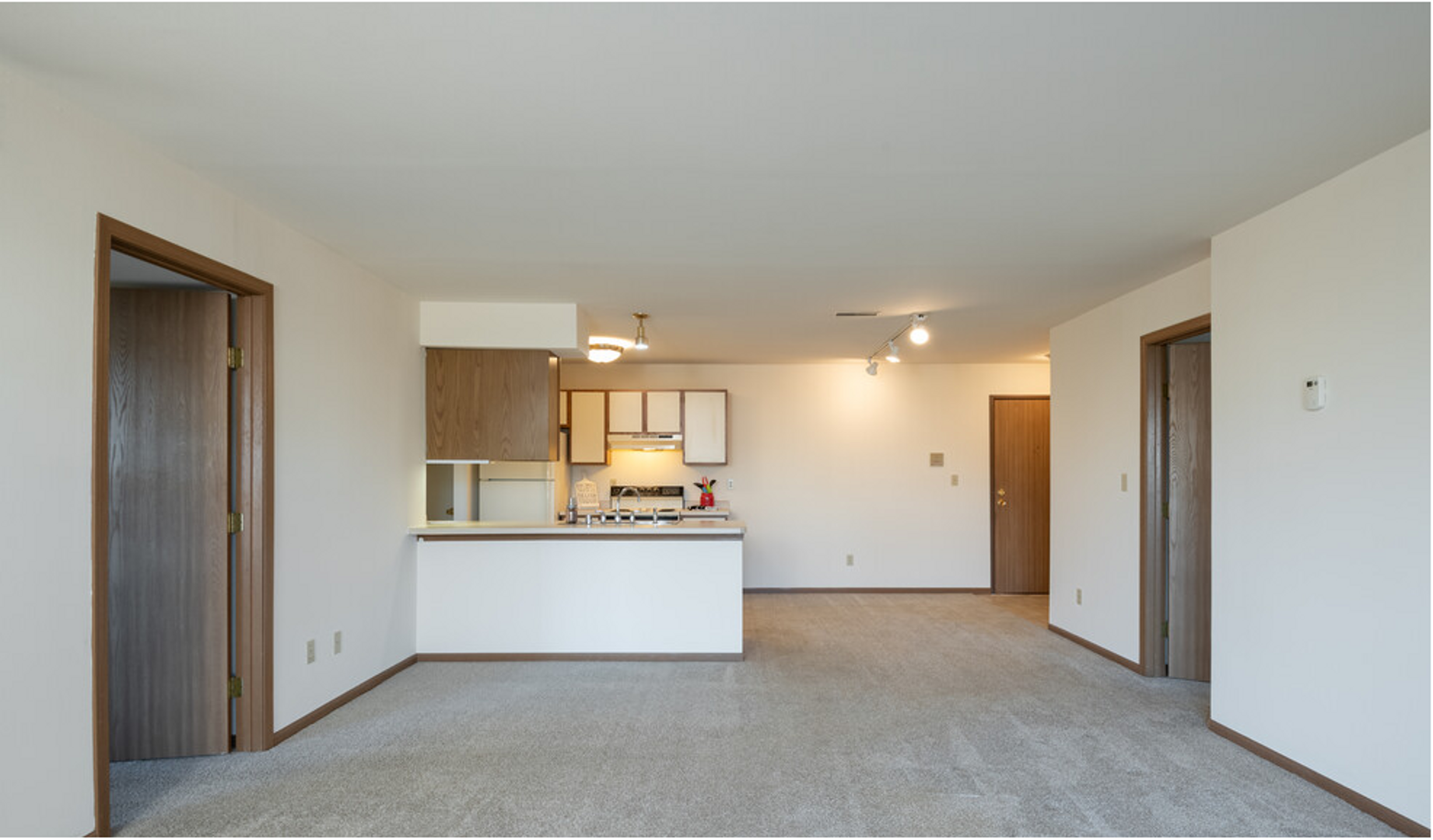 Menomonee Falls Apartment: N91 W16995-W17155 Apple Tree Court