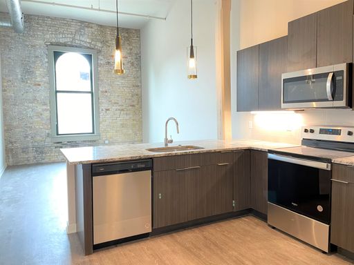 Cream City Lofts - 1 bedroom / 1 bath – photo 1