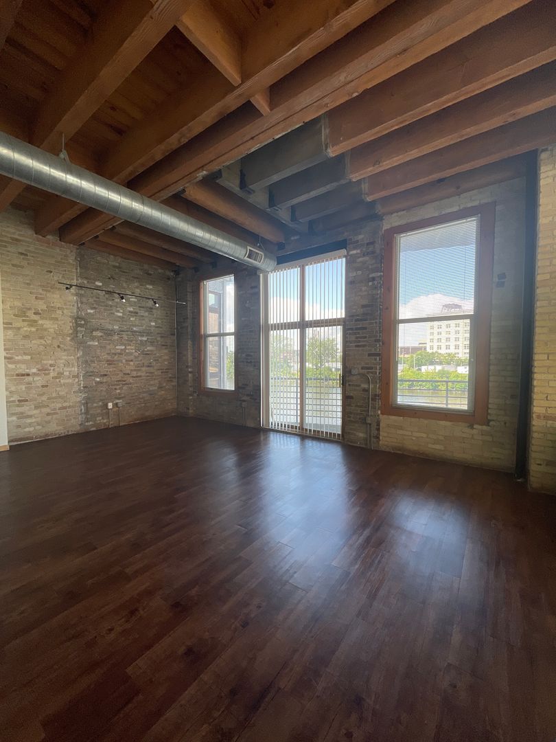 RiverView Lofts, LLC 2 of 13