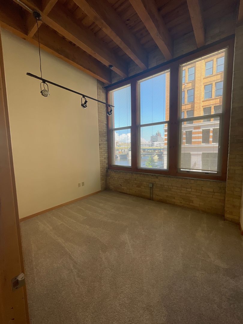 RiverView Lofts, LLC 7 of 13