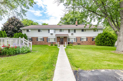 Rent Specials! Whitman Park - 2 Bedroom / 1 Bath Upper with Den