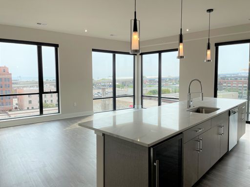 321 Jefferson 2-Bedroom/2-bath B2 - southeast corner - Take advantage of our 3% discount for preferred employers – photo 1