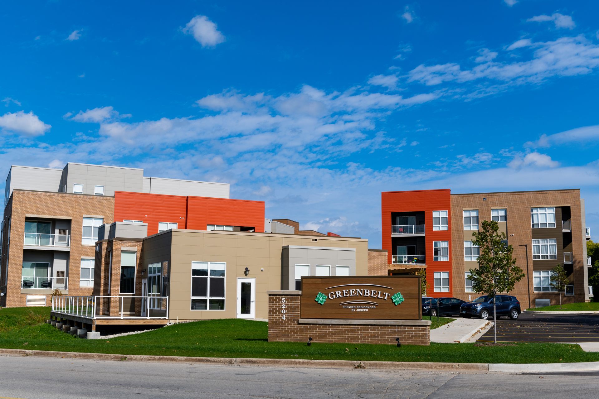 Greendale Apartment: 5204 S. 76th Street