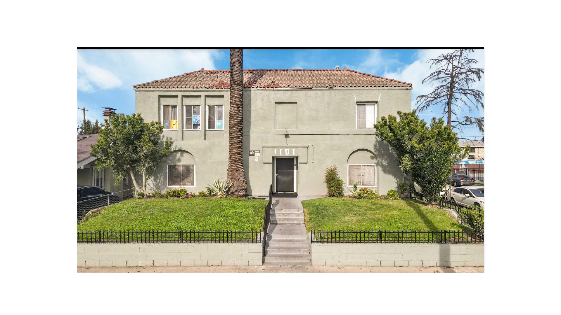 Los Angeles Apartment: 1101 W 45th Street