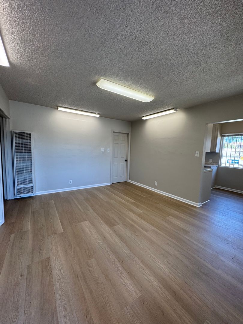 Los Angeles Apartment: 11421 S Normandie Ave