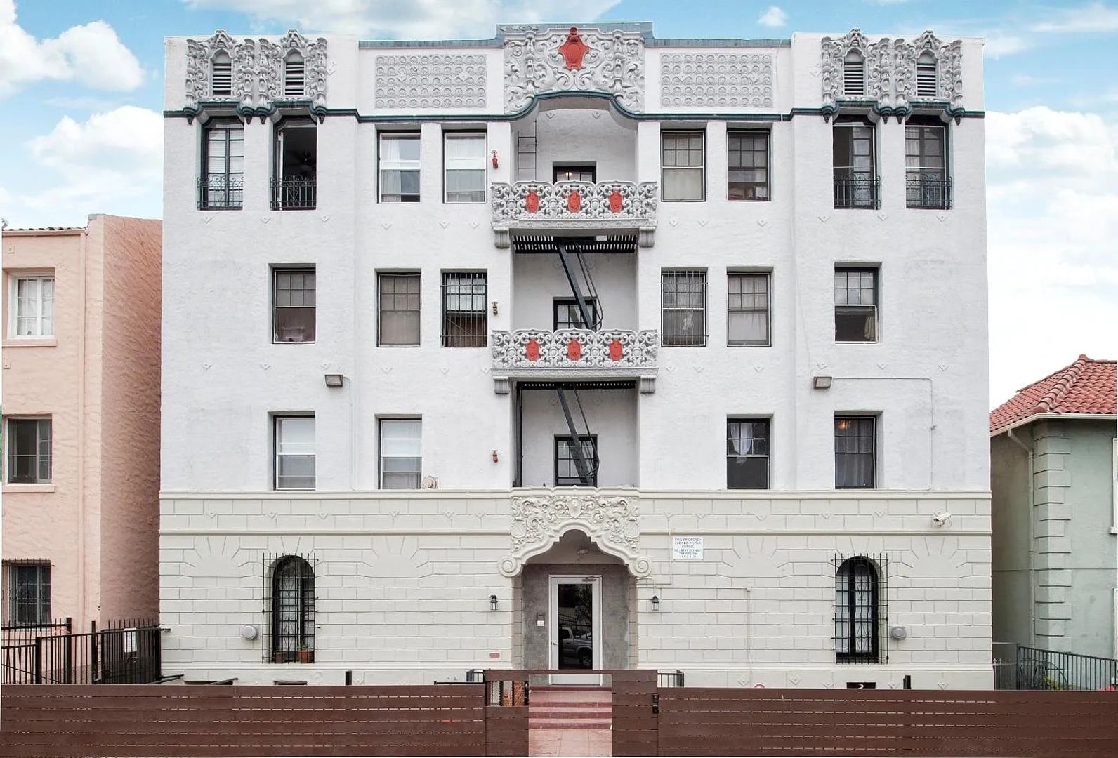 Los Angeles Apartment: 250 S Kenmore Ave