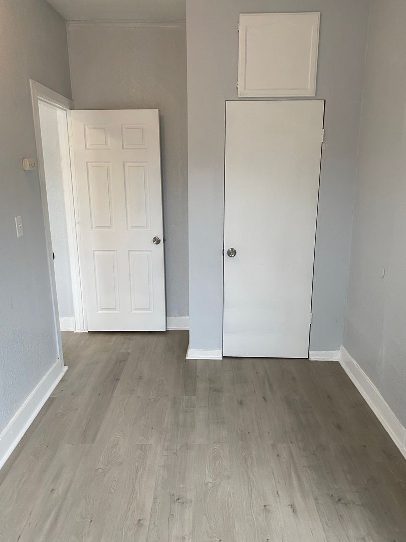 Los Angeles Apartment: 807 w. 43rd street