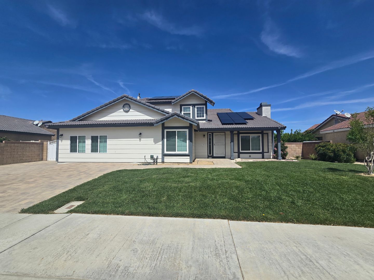 Lancaster House: 1621 W Negrove St