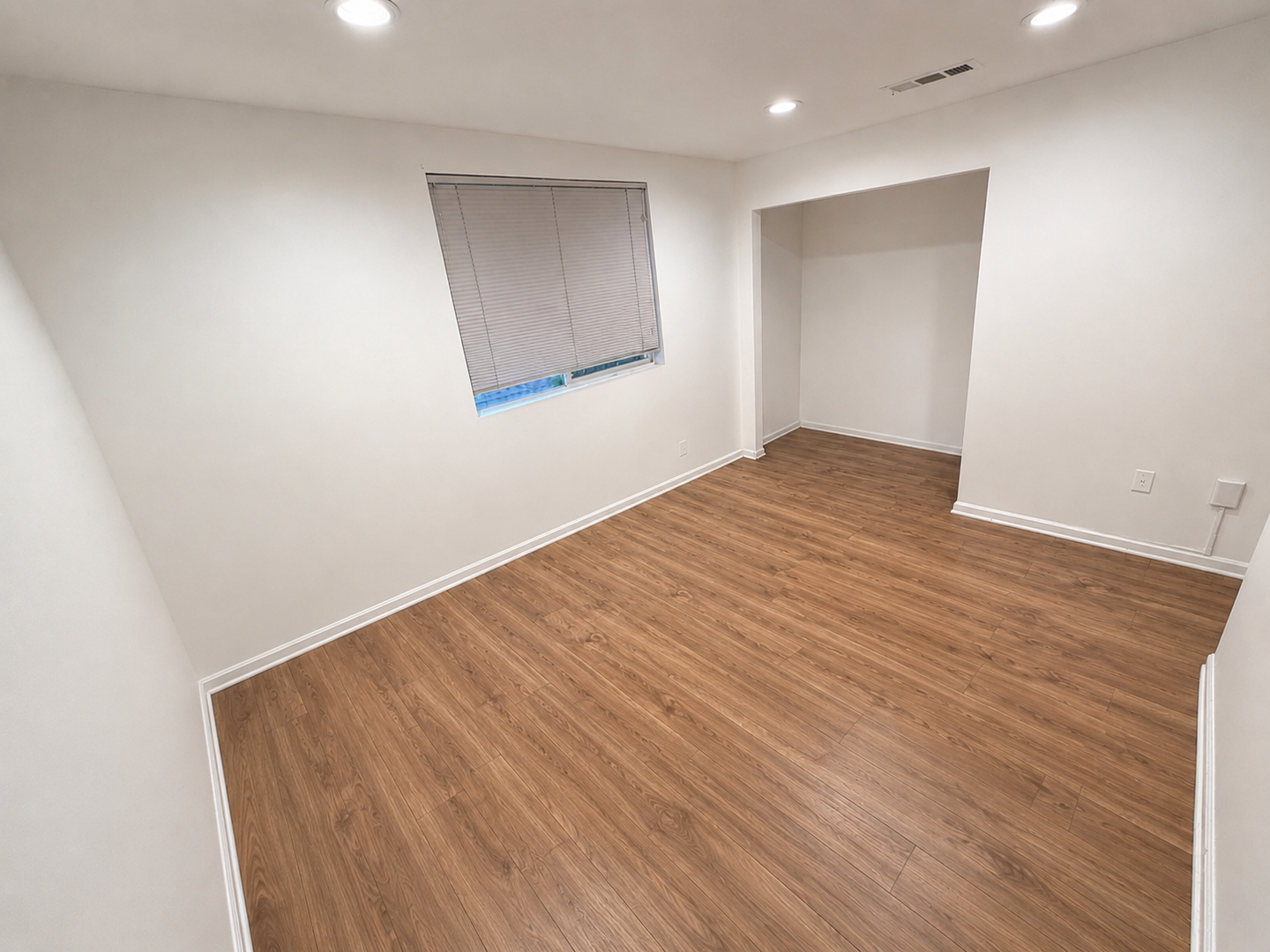 Sylmar Townhome: 14560 Foothill Blvd