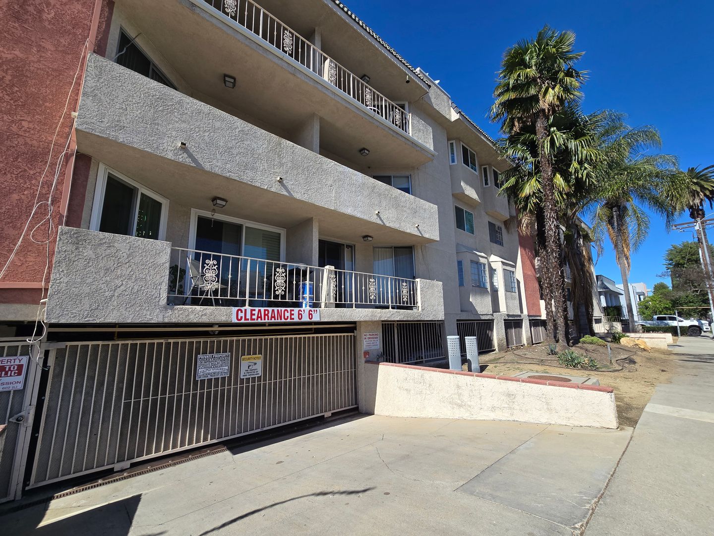 Sherman Oaks Condo: 4705 Kester Avenue Unit 305