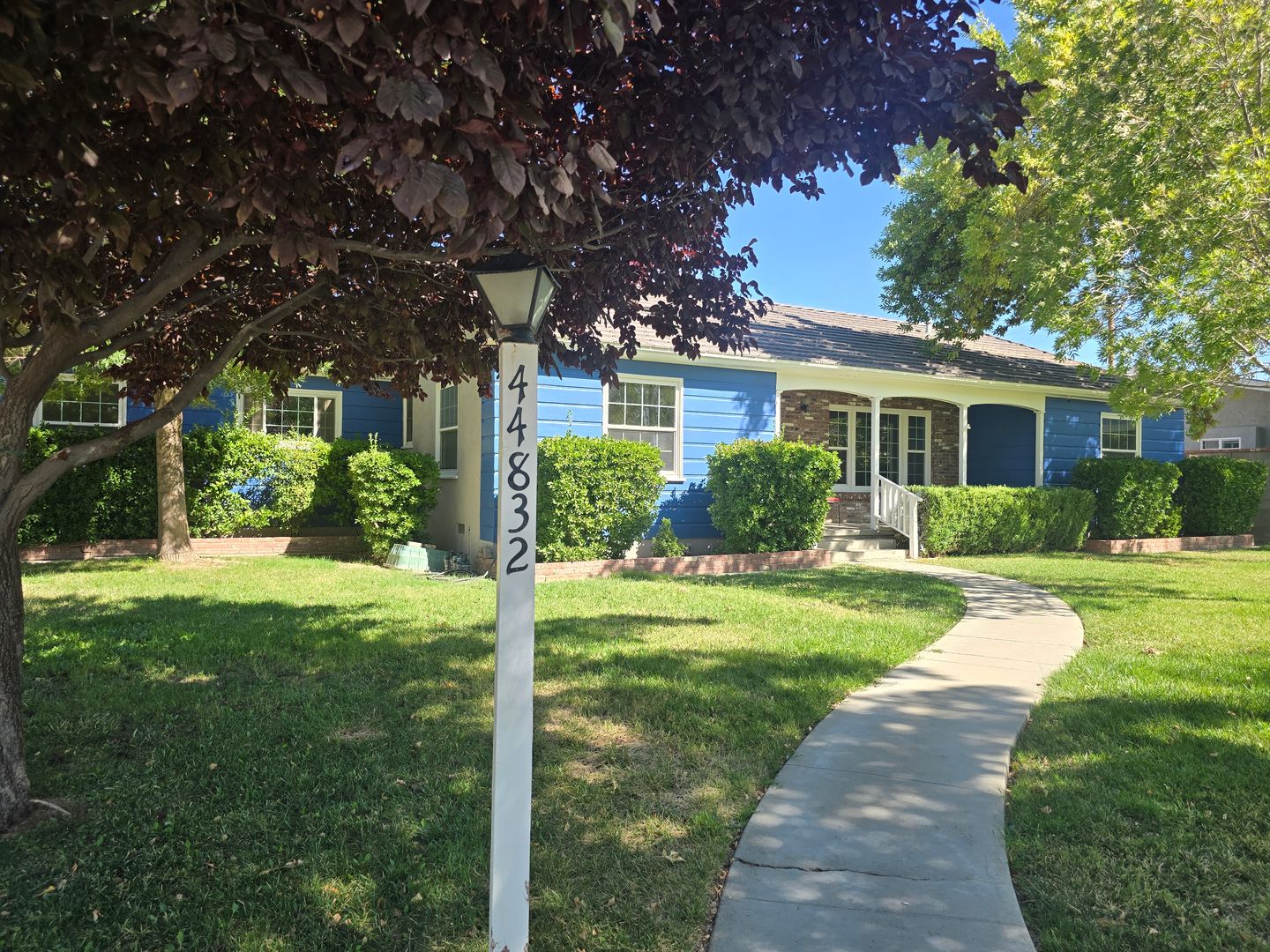 Lancaster House: 44832 12th St W